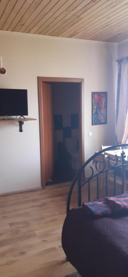 Viesu Nams "Laimes Pakavs" Hotel Straupe Exterior photo